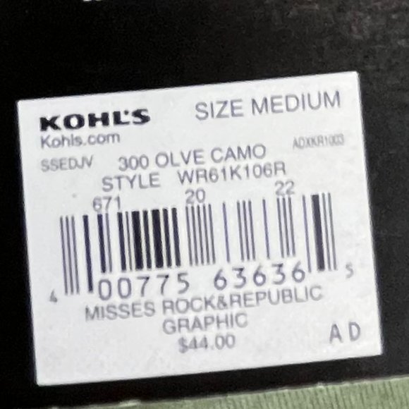 ROCK & REPUBLIC CAMO TSHIRT WITH SKILL IN STUDS NWT SZ M - Picture 5 of 6